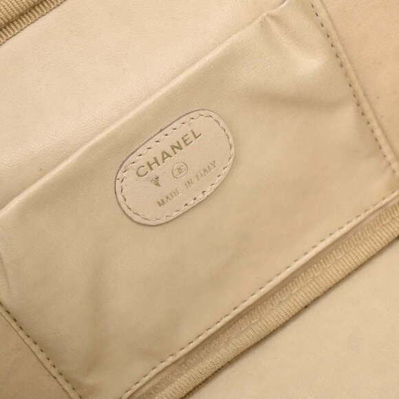 Chanel Green Calfskin Vanity Handbag - Picture 9 of 10